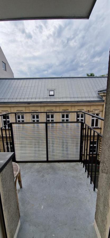 3 Rooms Apartment Podgorze Citybeat #3 Krakow Exterior photo